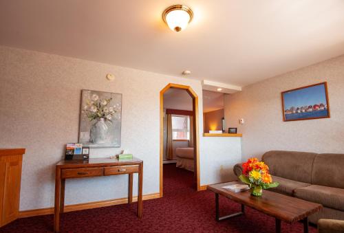 a living room with a couch and a table at Dutch Inn in Cornwall
