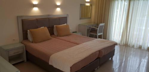 En eller flere senger på et rom på Hotel Zafira