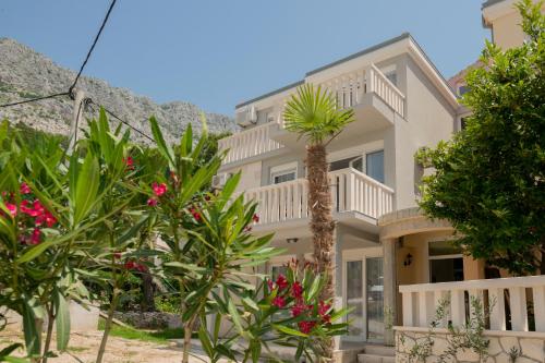 Gallery image of Apartments Zvone in Lokva Rogoznica