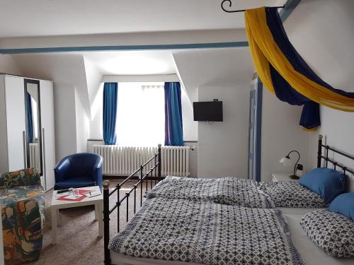 Een bed of bedden in een kamer bij Pension Haus am Waldesrand