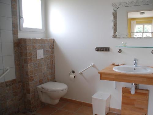 Salle de bains dans l'établissement Comfortable villa with jacuzzi