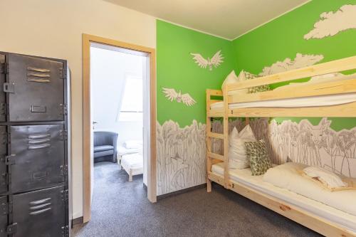 Katil dua tingkat atau katil-katil dua tingkat dalam bilik di BrauHotel Bonn