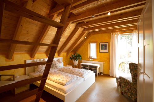 
Ein Bett oder Betten in einem Zimmer der Unterkunft Ferienwohnung Hönig
