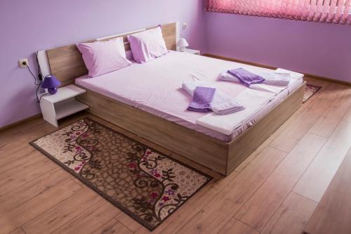 A bed or beds in a room at Apartment Petya