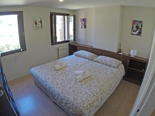 a bedroom with a bed with two towels on it at San Polo Family Apartment in Venice