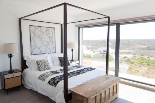 מיטה או מיטות בחדר ב-Cairnvillas - Le Maquis C34 Luxury Villa with Private Pool near Beach