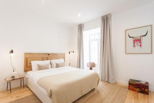 Uma cama ou camas num quarto em Your Lisbon Home Bairro Alto III