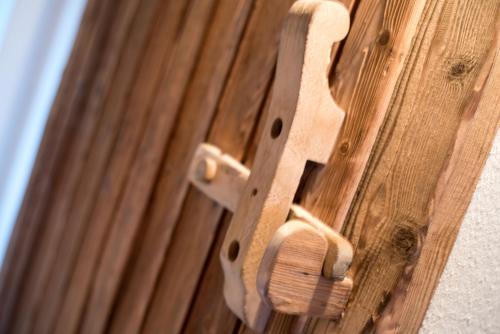 a wooden door with a wooden latch on it at Liebe zur Steiermark / Haus Tyrol in Jagerberg