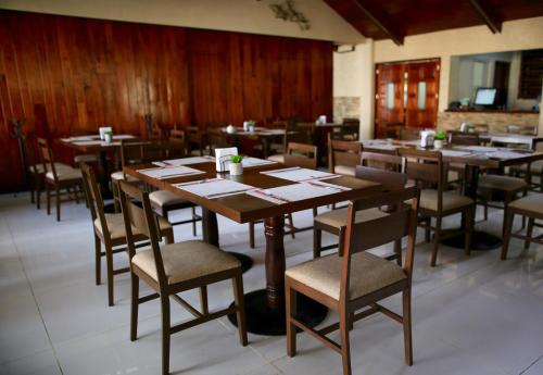 a dining room with wooden tables and chairs at Hotel Plaza Palmas in Tuxpan de Rodríguez Cano