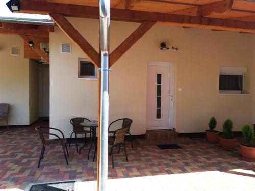 Kawasan patio atau luaran di Lili Apartman
