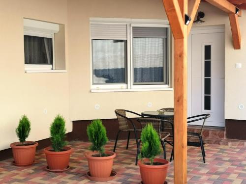 Kawasan patio atau luaran di Lili Apartman