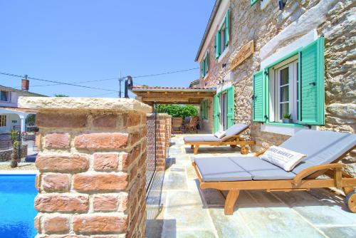Villa Stone Queen