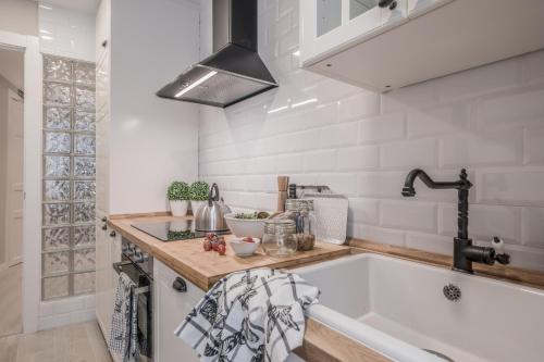 a kitchen with a tub and a sink at ANAMAR in Pamplona