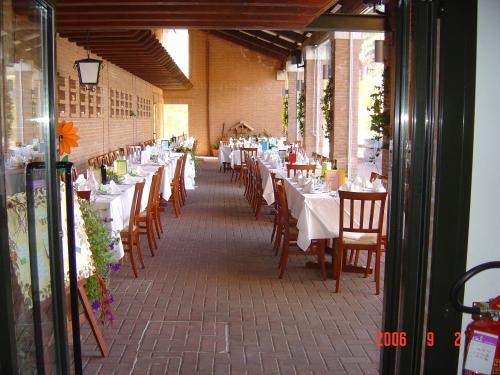 Un restaurante o sitio para comer en Agriturismo Il Poggiolo