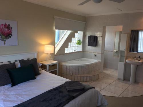 Afbeelding uit fotogalerij van 'On Point' Beach House - Jeffreys Bay in Jeffreys Bay