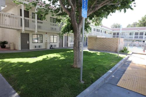 Zahrada ubytování Motel 6-Barstow, CA