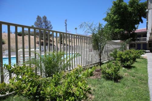 Zahrada ubytování Motel 6-Barstow, CA