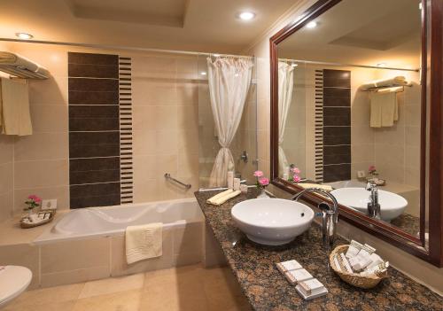 Ένα μπάνιο στο Stella Di Mare Golf Hotel