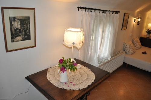 a room with a table with a vase of flowers on it at Horská chalupa U Hančilů in Pec pod Sněžkou
