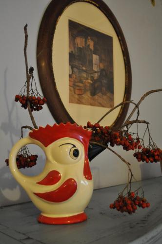 a clown vase sitting on a table in front of a mirror at Horská chalupa U Hančilů in Pec pod Sněžkou