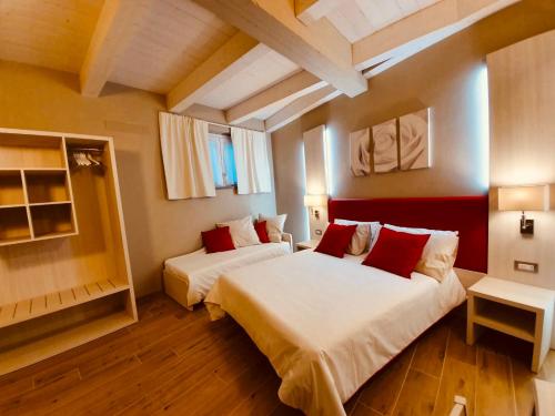 Кровать или кровати в номере La Dimora di via Trieste
