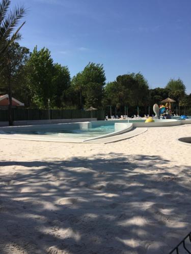 Bazén v ubytovaní PS-Caravaning auf Union Lido - Wohnwagenvermietung alebo v jeho blízkosti