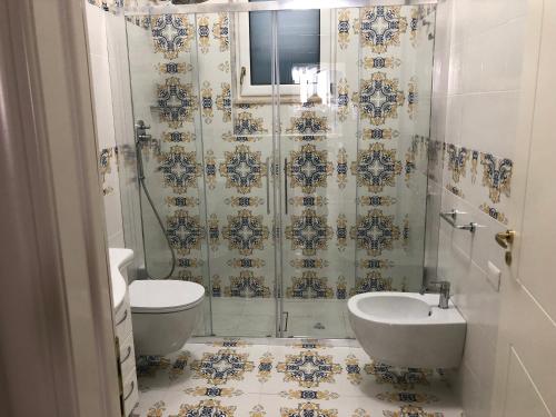 Ванная комната в Casa direttamente sul mare 1