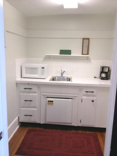 Una cocina o zona de cocina en The Inn at Ragged Edge