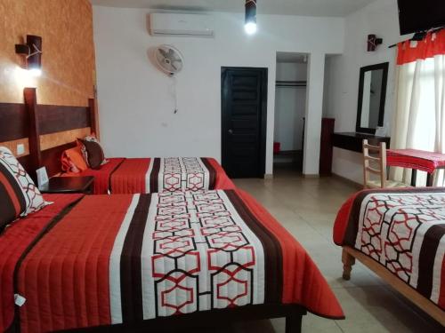 a bedroom with two beds in a room at Kali Huasteca Posada in Ciudad Valles
