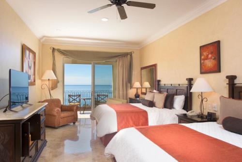 Postel nebo postele na pokoji v ubytování Villa Del Palmar Flamingos Beach Resort & Spa