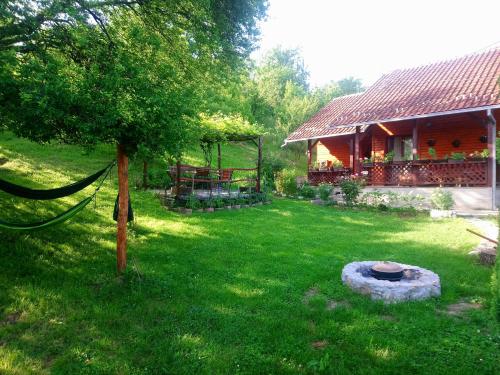 Κήπος έξω από το Guest house Little Heaven