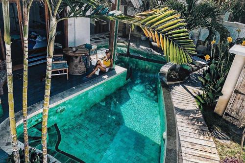 Swimming pool sa o malapit sa The White Key Luxury Villas