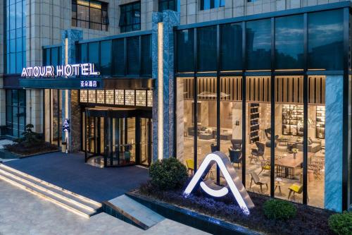 HuangpiにあるAtour Hotel (Wuhan Mulan Pishang Building)の矢印の建物