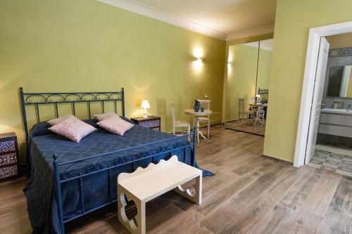 מיטה או מיטות בחדר ב-La Corte di Edoardo