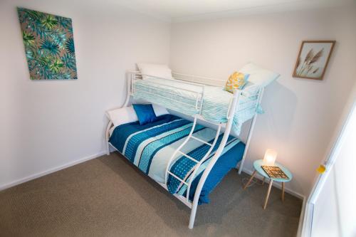 Krevet ili kreveti na sprat u jedinici u okviru objekta ‘Serenity’ and sweeping Murray River views