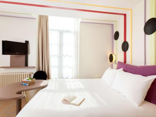 Postel nebo postele na pokoji v ubytování ibis Styles Bayonne