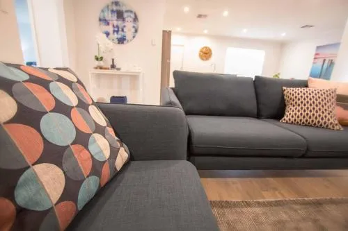 Contemporary ‘Esprit’ with river reserve access picture