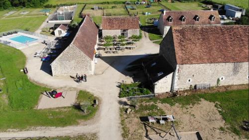 an aerial view of a building with a pool at Camping Parc de la Brenne in Lignac