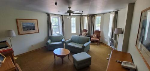 Gallery image of Roosevelt Inn Mount Rushmore in Keystone