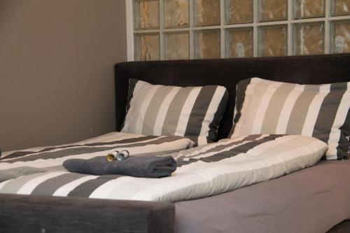 Een bed of bedden in een kamer bij Tussen Gracht en SintJan