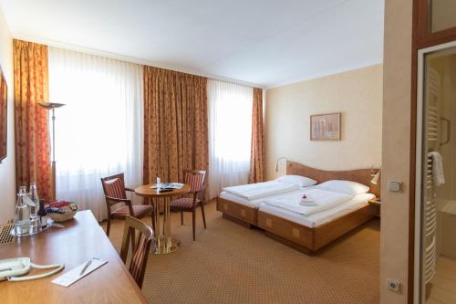 Postel nebo postele na pokoji v ubytování martas Hotel Albrechtshof Berlin