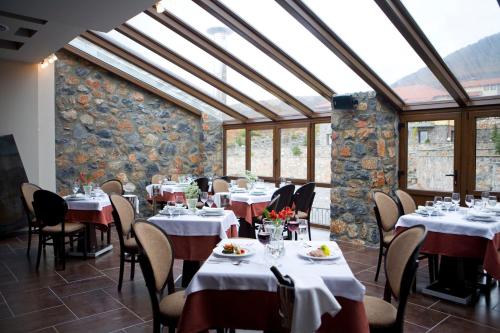 Restoran ili drugo mesto za obedovanje u objektu Domotel Neve Mountain Resort