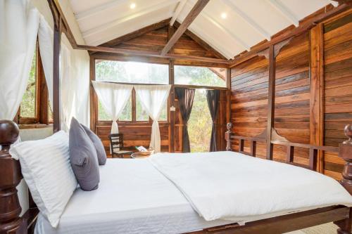 Una cama o camas en una habitación de Namaste Jungle - A Boutique Homestay