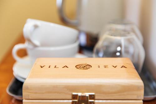 Kemudahan buat kopi dan teh di Vila Ieva