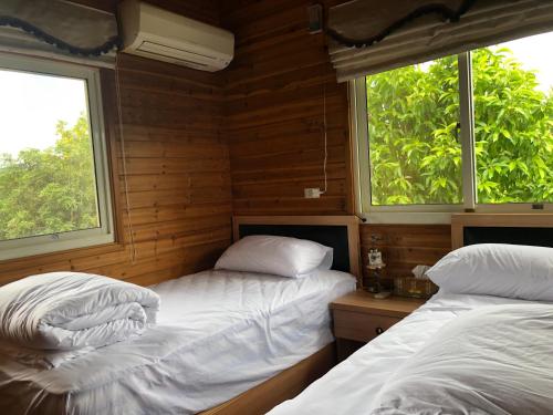 Cama o camas de una habitación en Yiyue Guanhe Homestay 倚月觀荷民宿