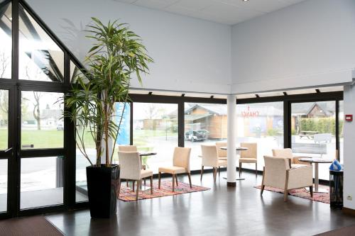 Gallery image of H&ocirc;tel Vert in Le Mont Saint Michel