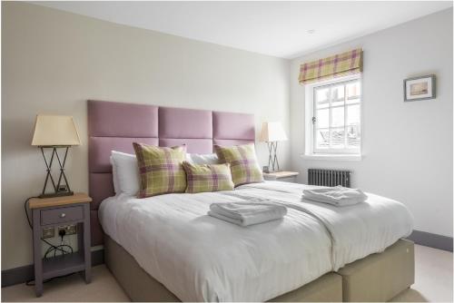 Katil atau katil-katil dalam bilik di Amazing penthouse, stunning views, Castle 2 mins
