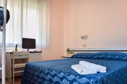 A television and/or entertainment centre at Hotel Ville De Paris