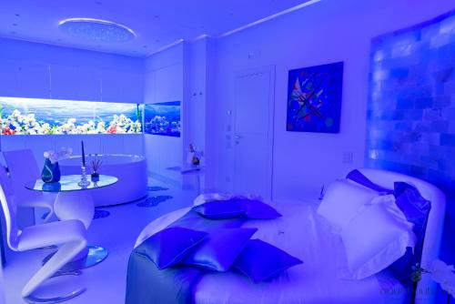 a purple room with a couch and a table at Aquaboutique Wellness&Spa in Vietri sul Mare
