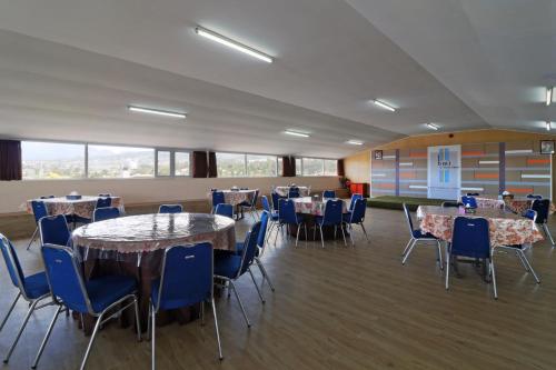 a banquet hall with tables and chairs at Hotel Bumi Makmur Indah in Bandung